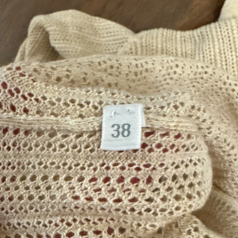 Prada Beige and Red Knit Detail - Picture 3 of 4